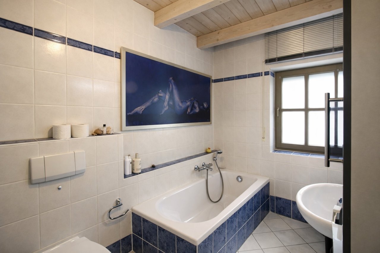 Badezimmer mit Wanne