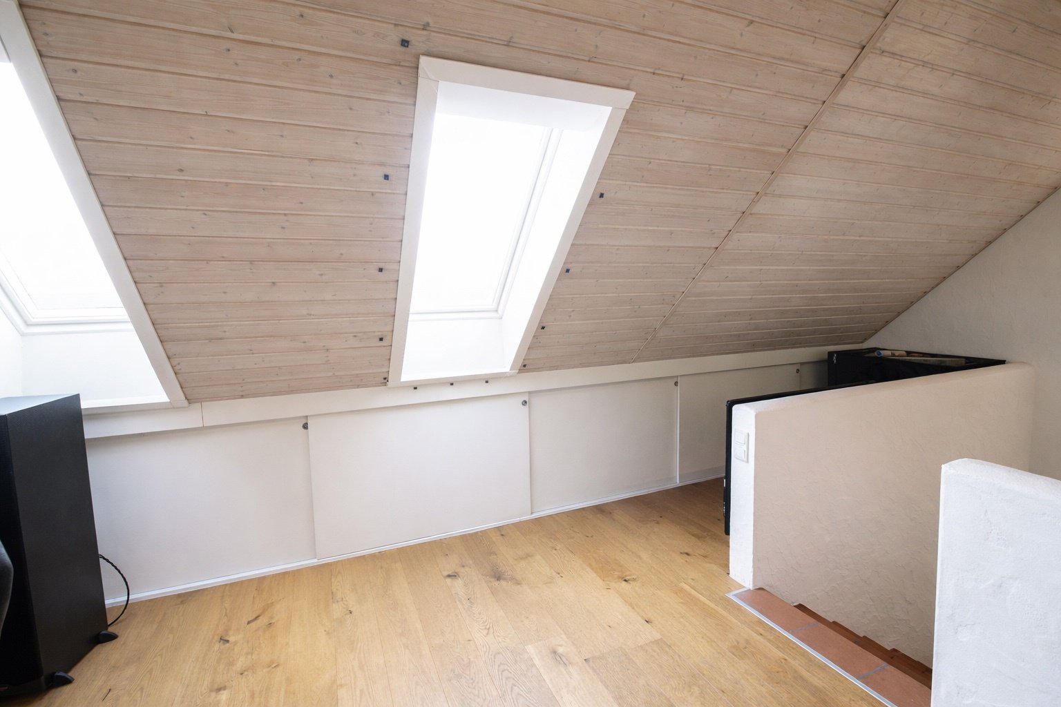 Spitzboden mit Einbauschränken